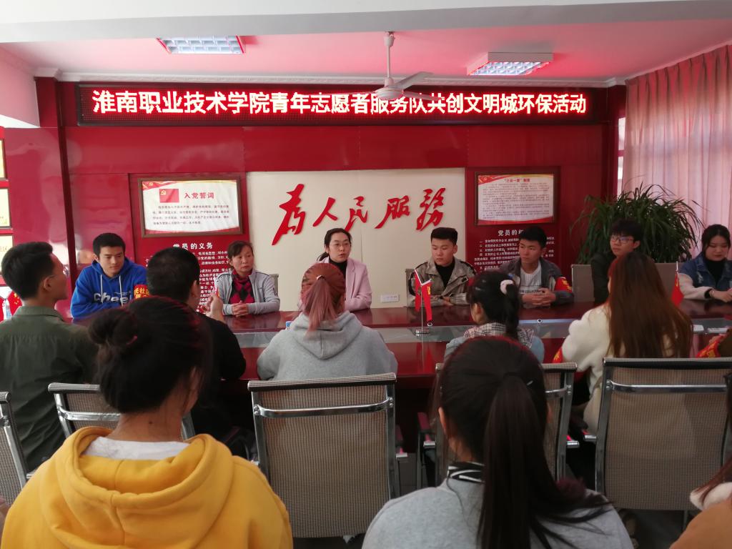 参加校周边社区文明创建志愿服务活动